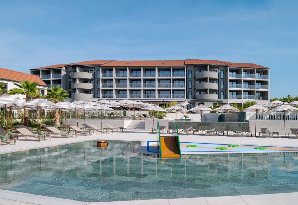 Molum Hotel and Residence