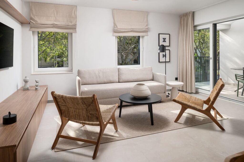 Molum Hotel and Residence