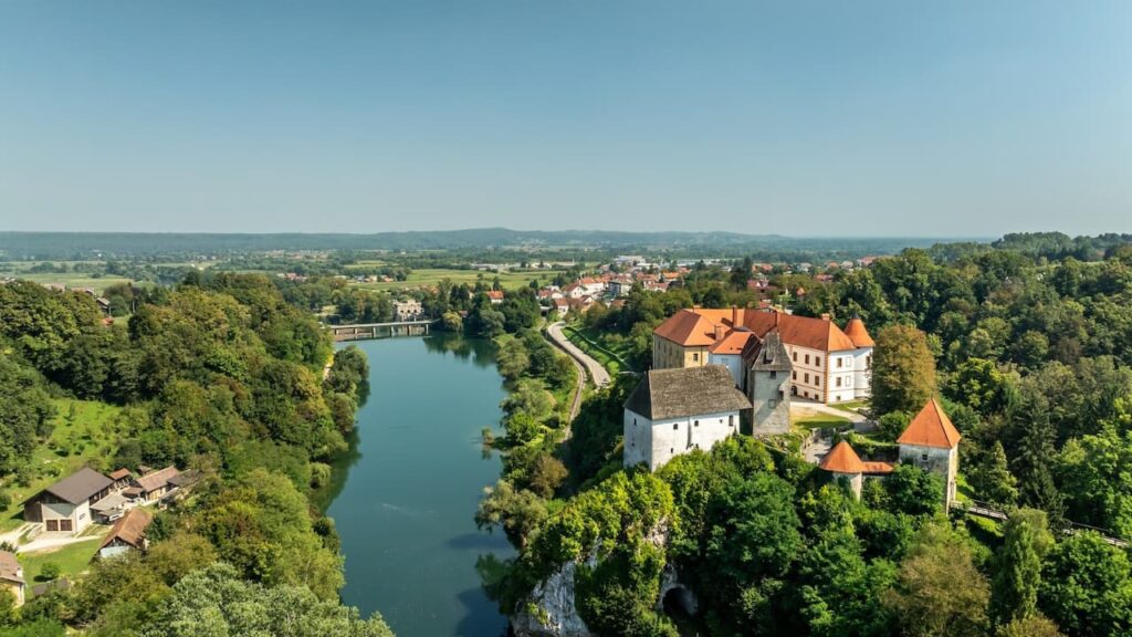 Ozalj hrvatska turistička zajednica i mastercard posezona