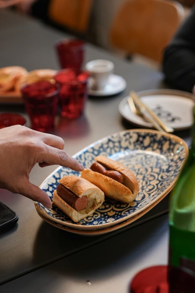 hot dog sa zeljem u shell cafe